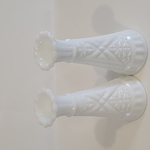Vintage,  pair of Milk Glass Bud Vases, Stars and Bars design, Anchor Hocking - Picture 5 of 10
